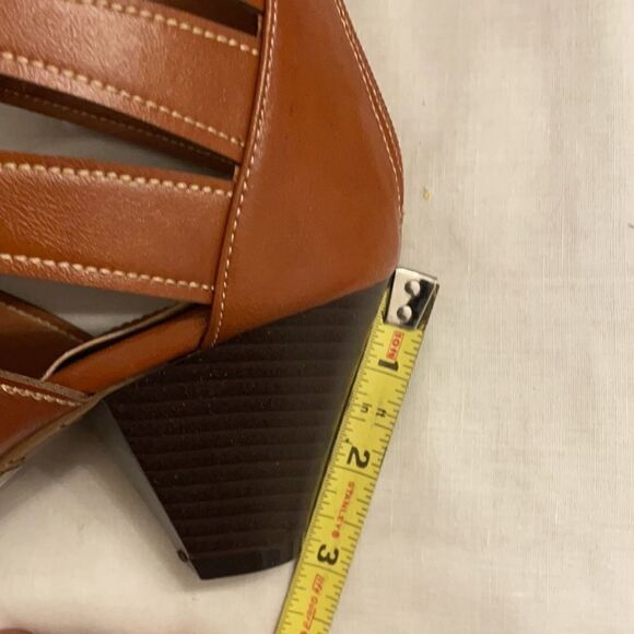 RASOLLI CAMEL BROWN CUT OUT OPEN TOE SHOOTIES.  NEW - Picture 7 of 11